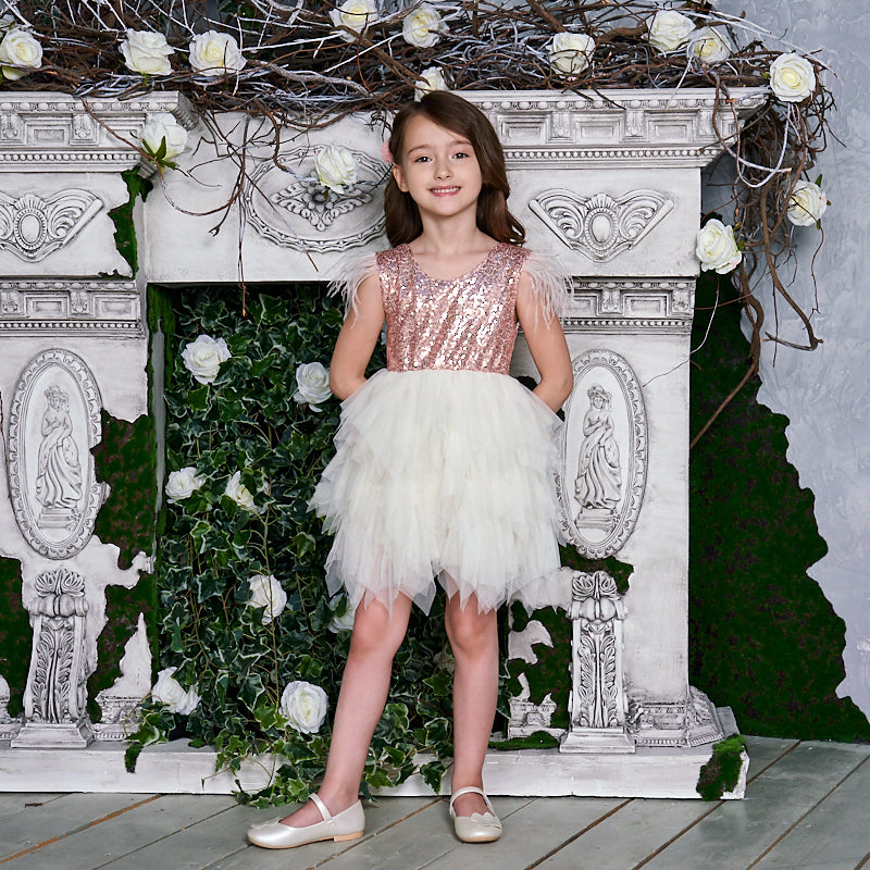 Vestido de cumpleaños de niña con lentejuelas y plumas