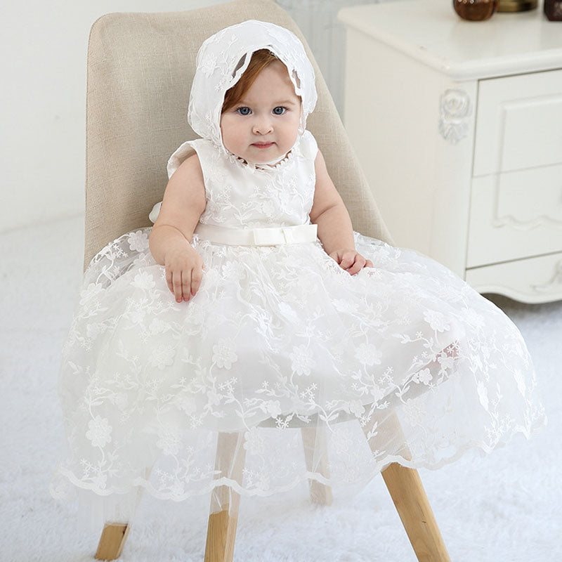 Vestido de bautizo de bebé con motivos florales