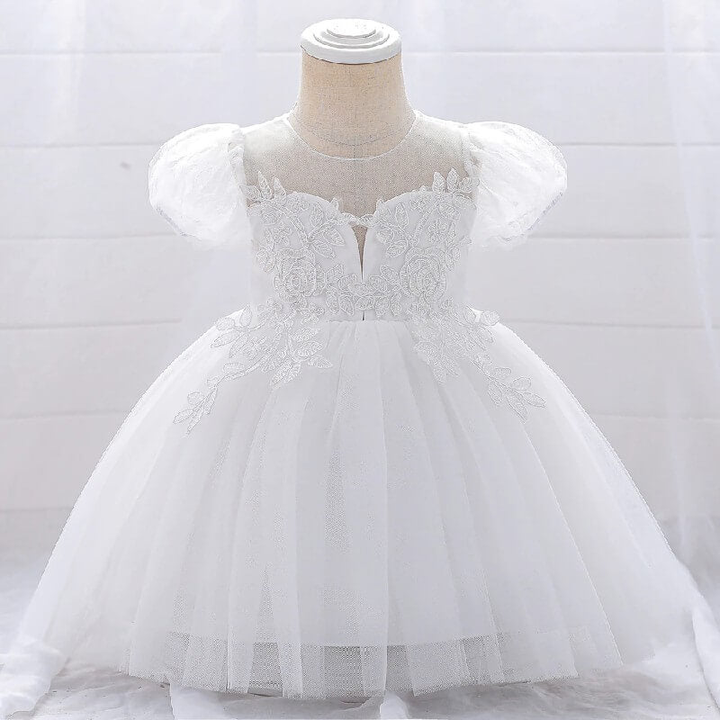 Taufkleid für kleine Mädchen