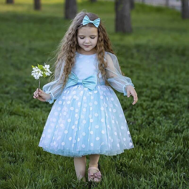 Vestido de fiesta azul y blanco de niña