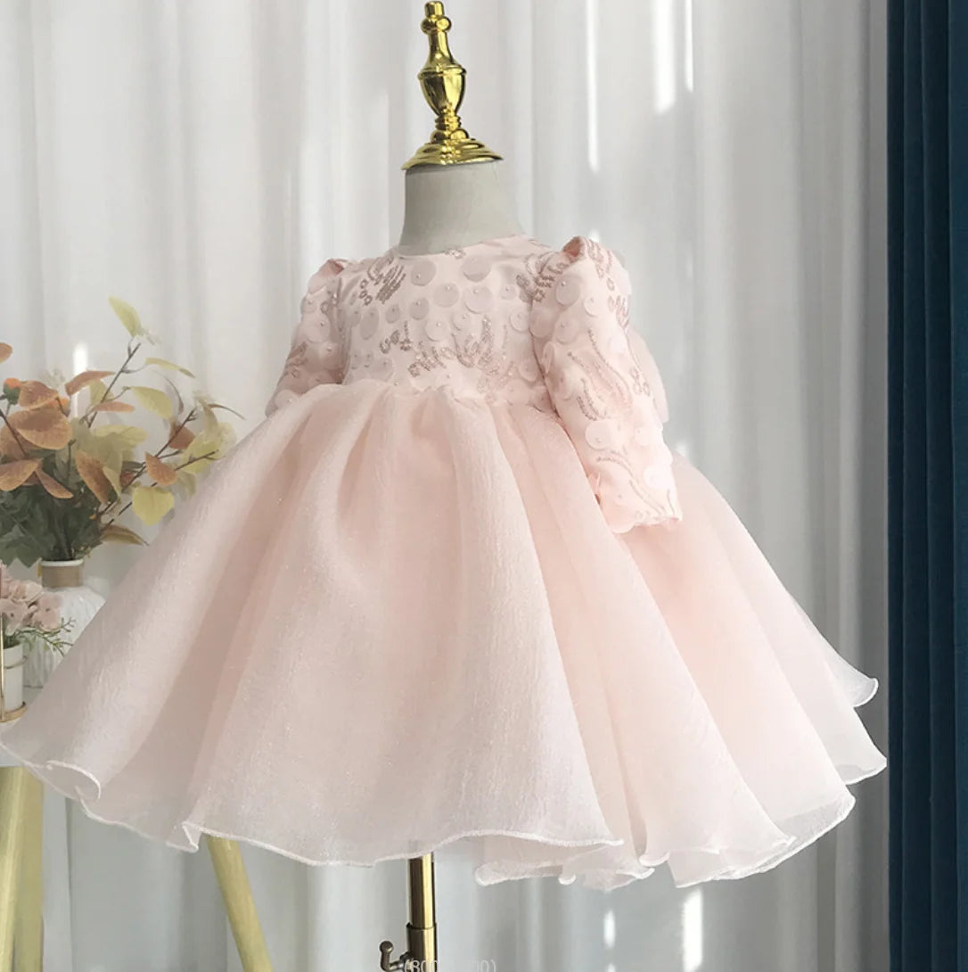 Rosa Kleid zum Babygeburtstag für Mädchen