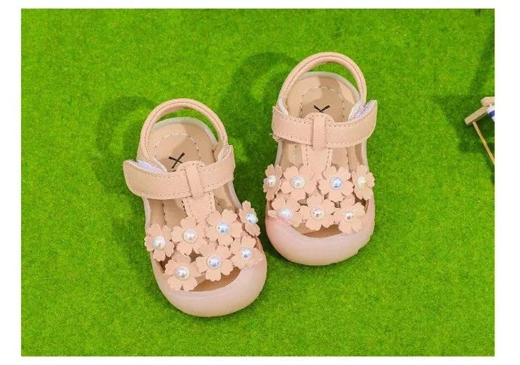 Sandalias de bebé con florecitas