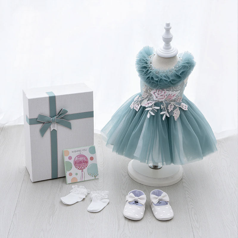 Geschenkbox Babykleid für Mädchen grün