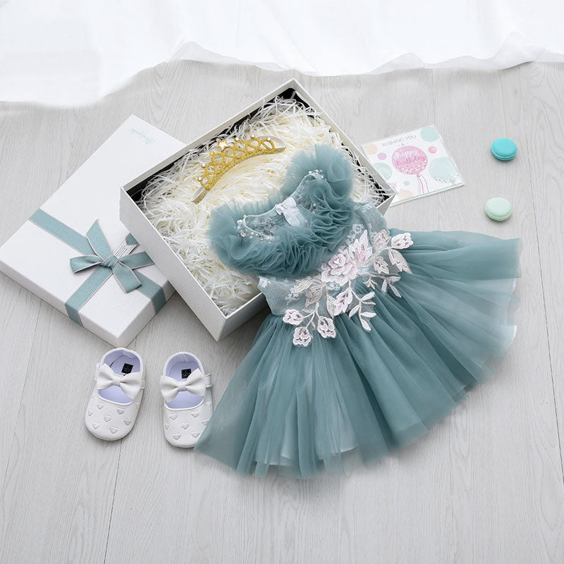 Geschenkbox Babykleid für Mädchen grün