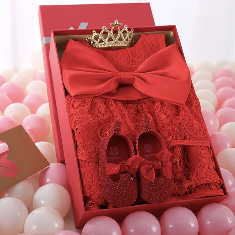 Geschenkbox Baby-Kleid für Mädchen rot