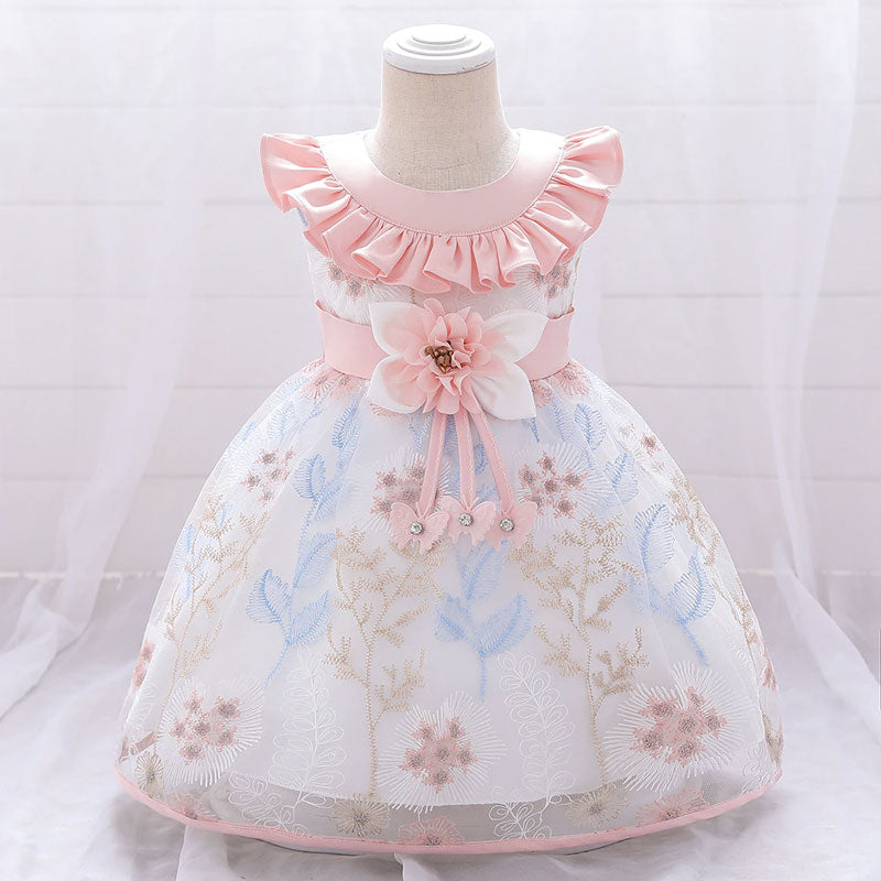 Vestido de princesa rosa con escote floral