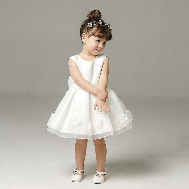 Vestido blanco de niña