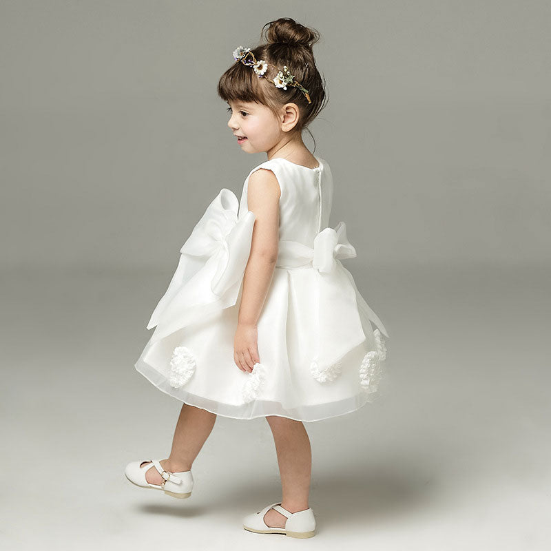 Vestido blanco de niña