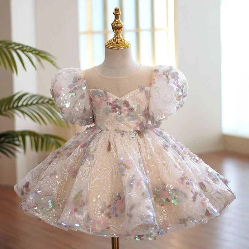 Vestido de baile corto de princesa con lentejuelas champán