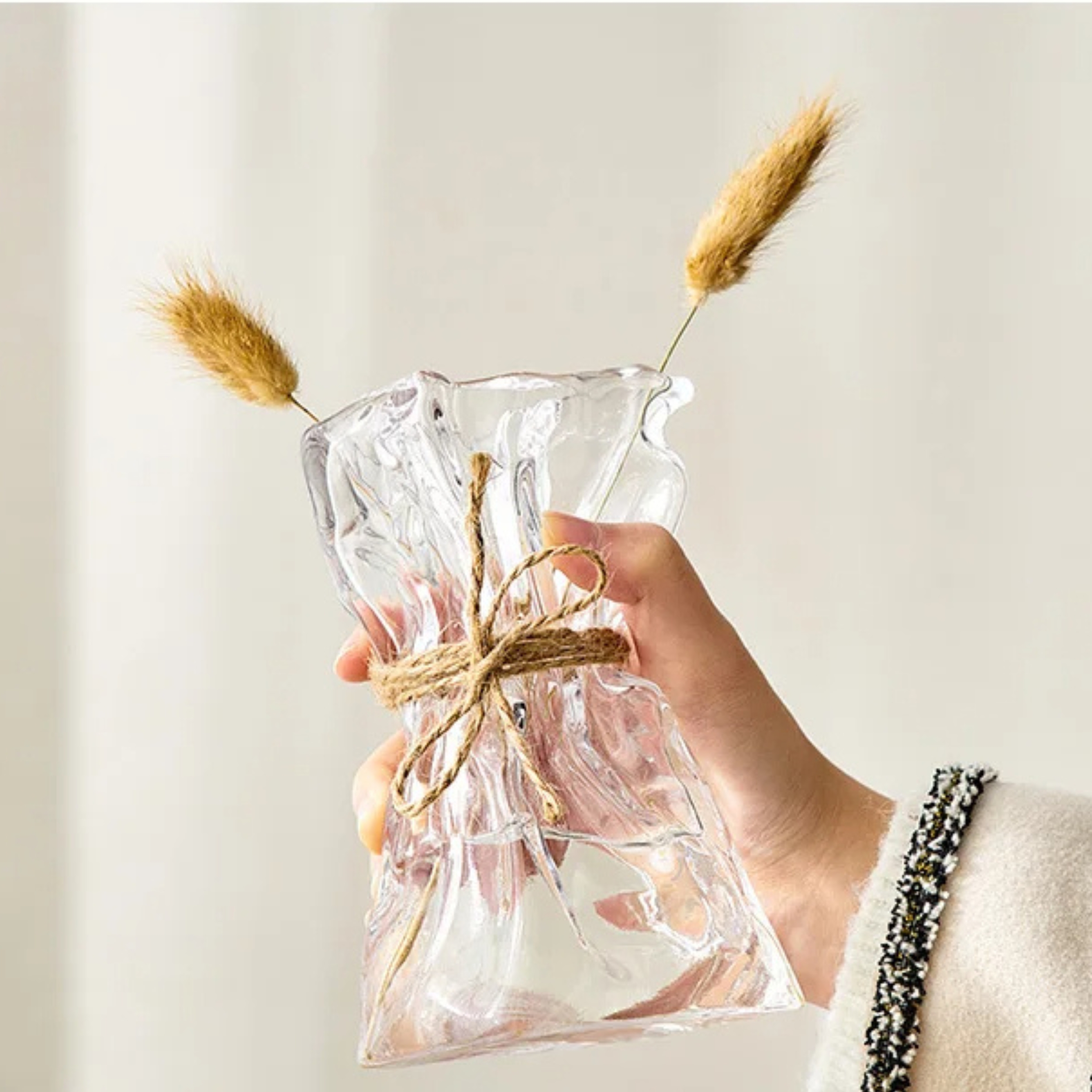 Transparent vridd vase med snor