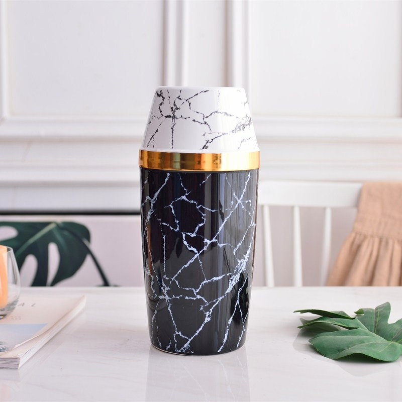 Vaso moderno in bianco e nero effetto marmo