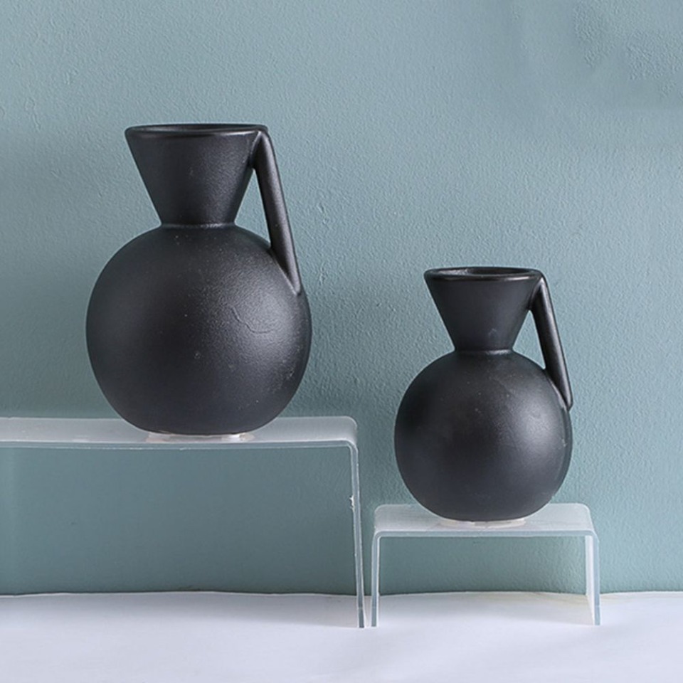 Moderne svart geometrisk vase