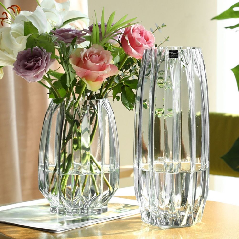 Transparent geometrisk vase i farget glass