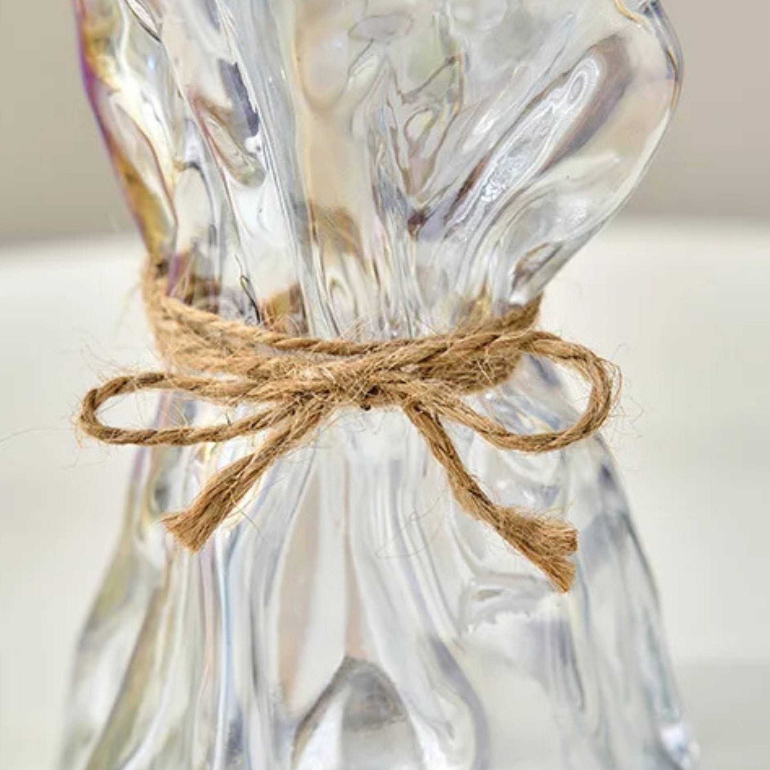 Transparent vridd vase med snor