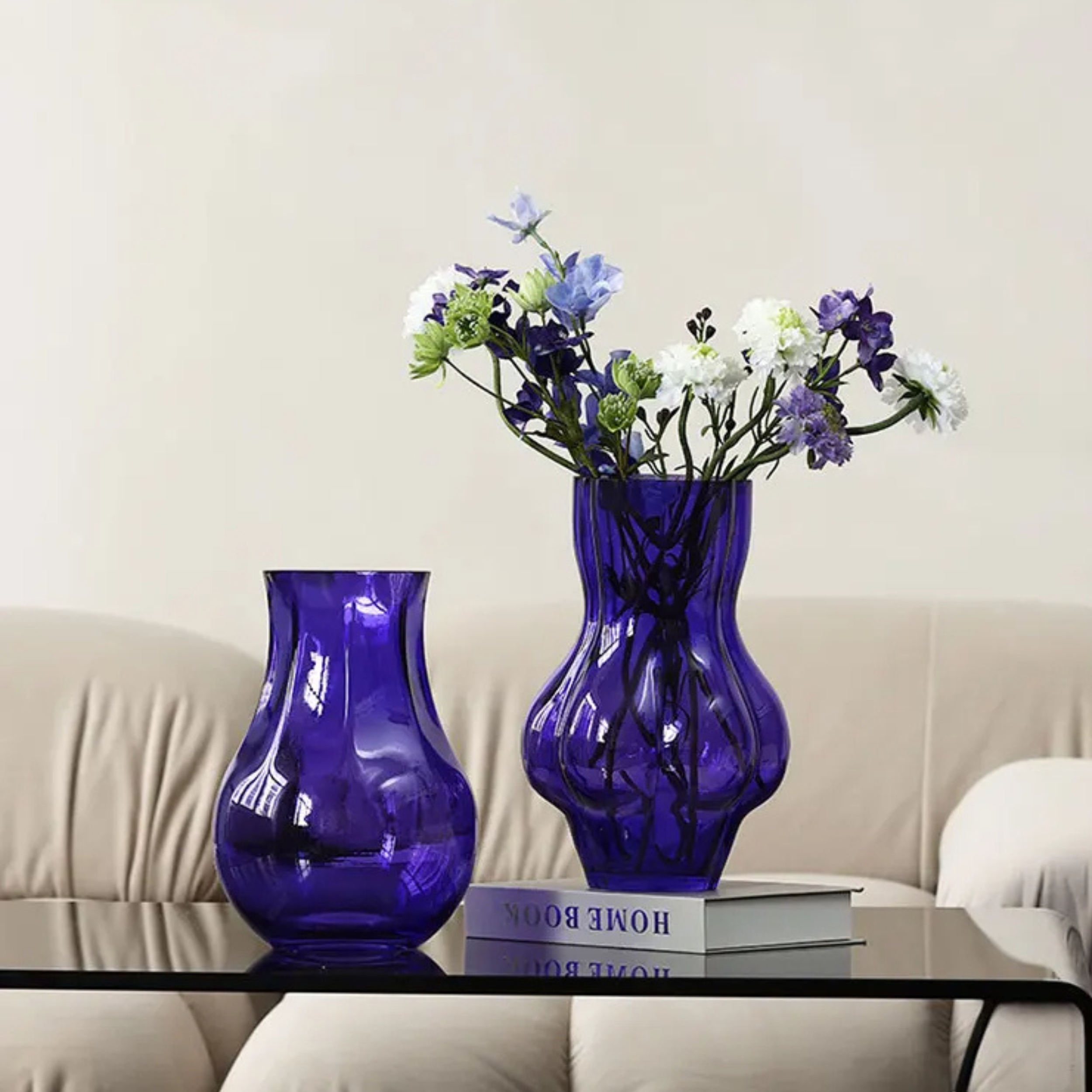 Violett transparent vas, modern stil