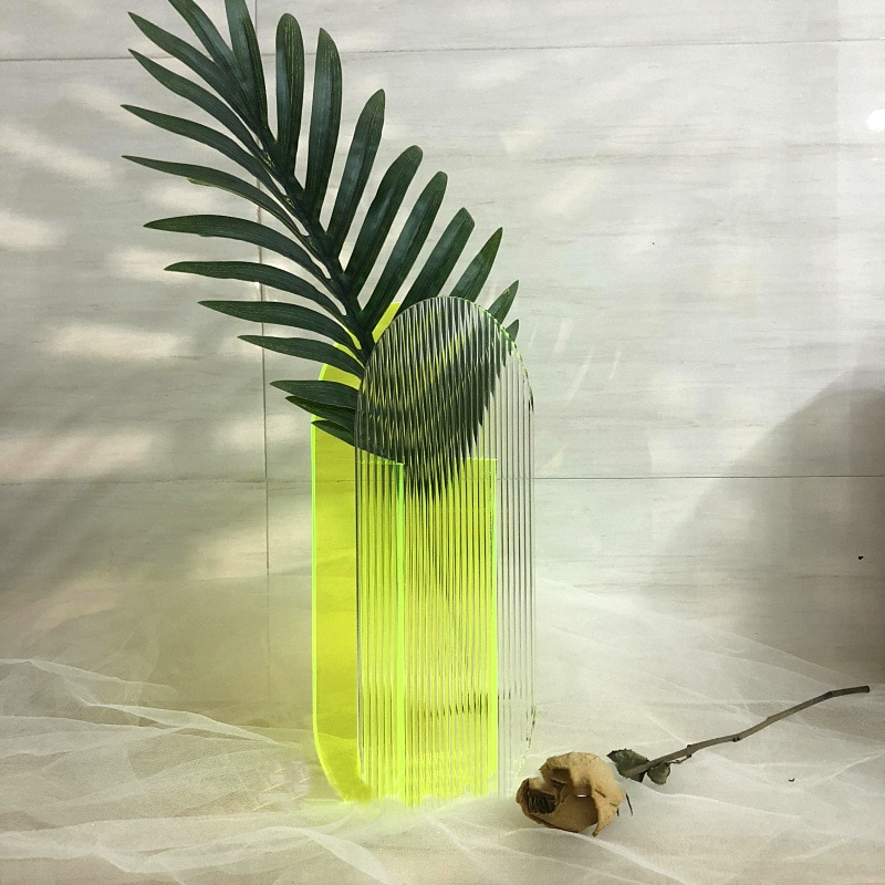 Vaso geometrico moderno fluorescente