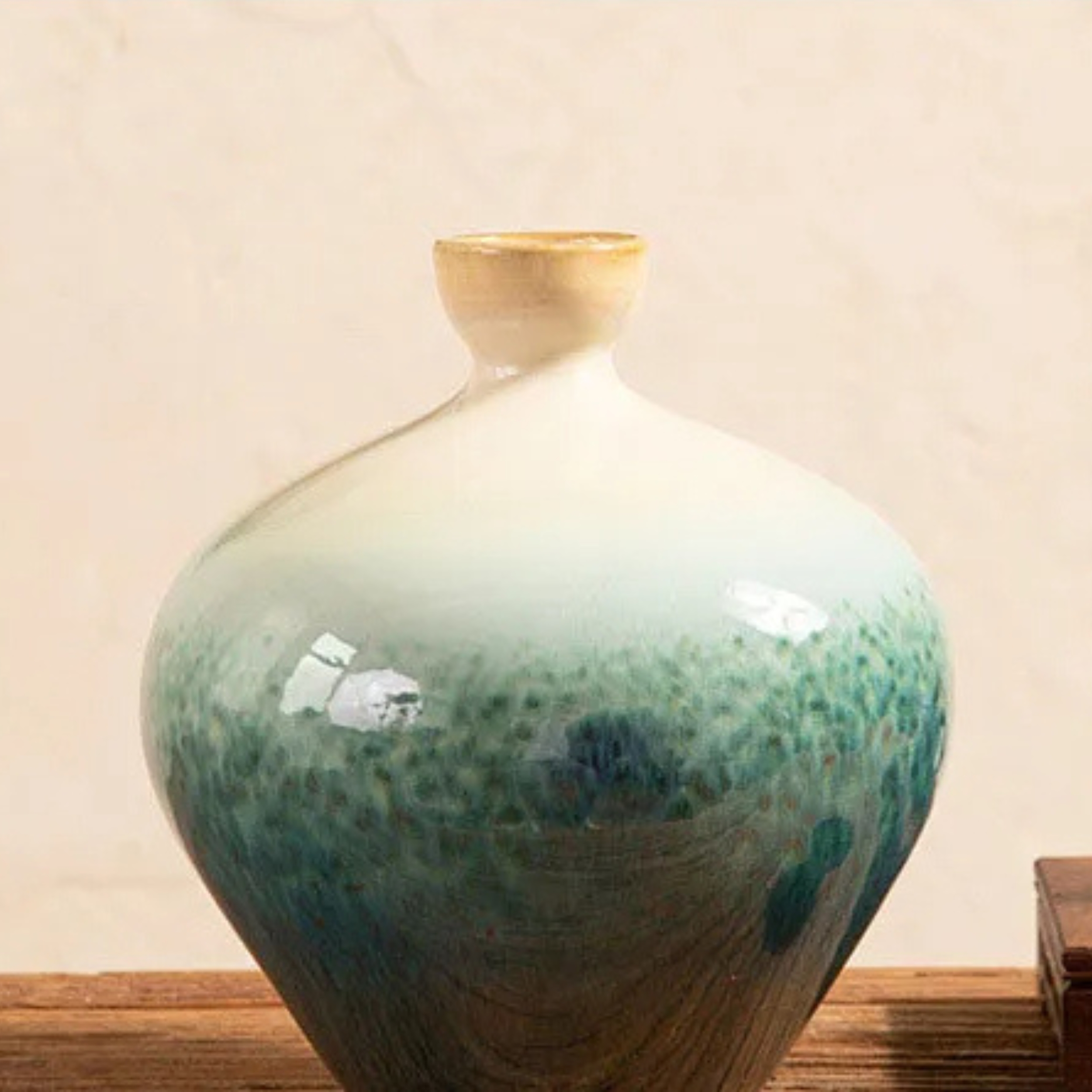 Vaso rotondo in ceramica irregolare blu