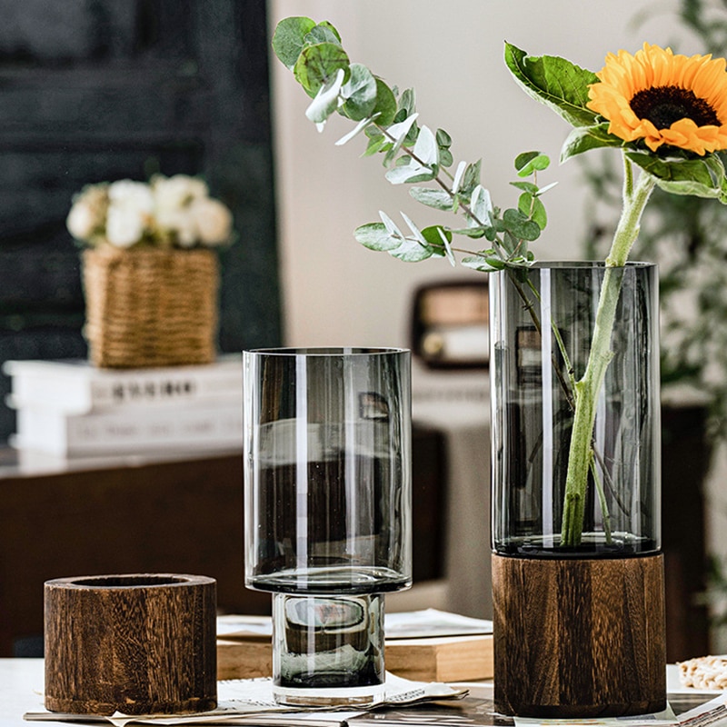 Vaso di legno e cilindro di vetro