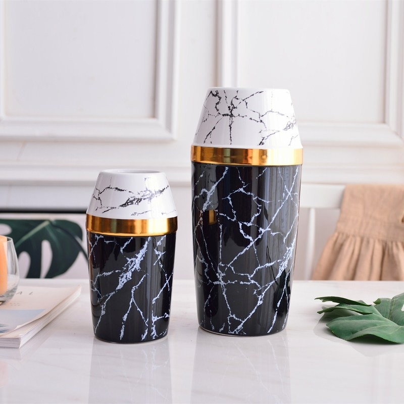 Vaso moderno in bianco e nero effetto marmo