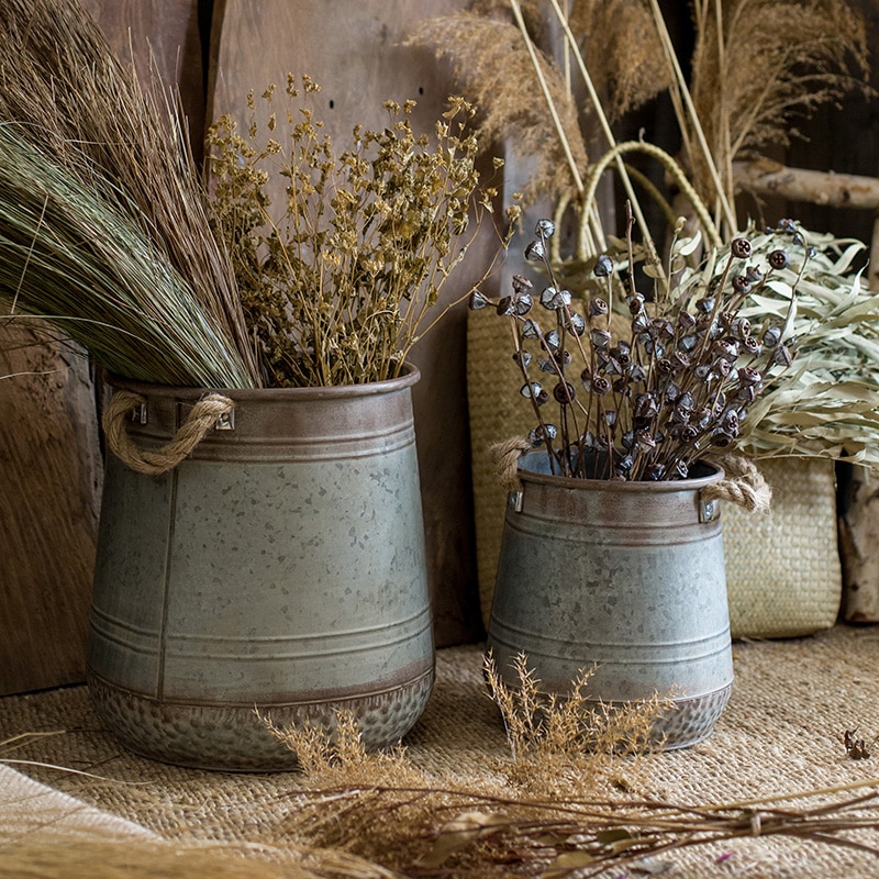 Vaso decorativo per esterni in peltro in stile vintage