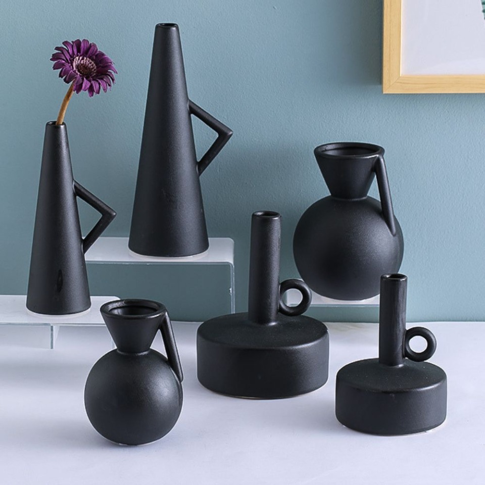 Moderne svart geometrisk vase