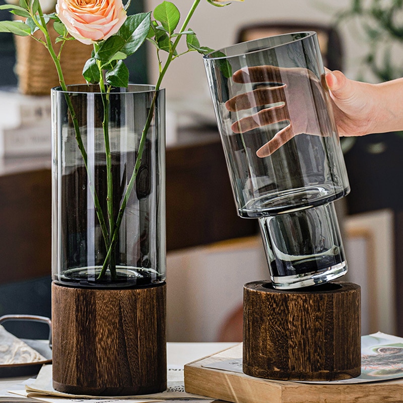 Vaso di legno e cilindro di vetro