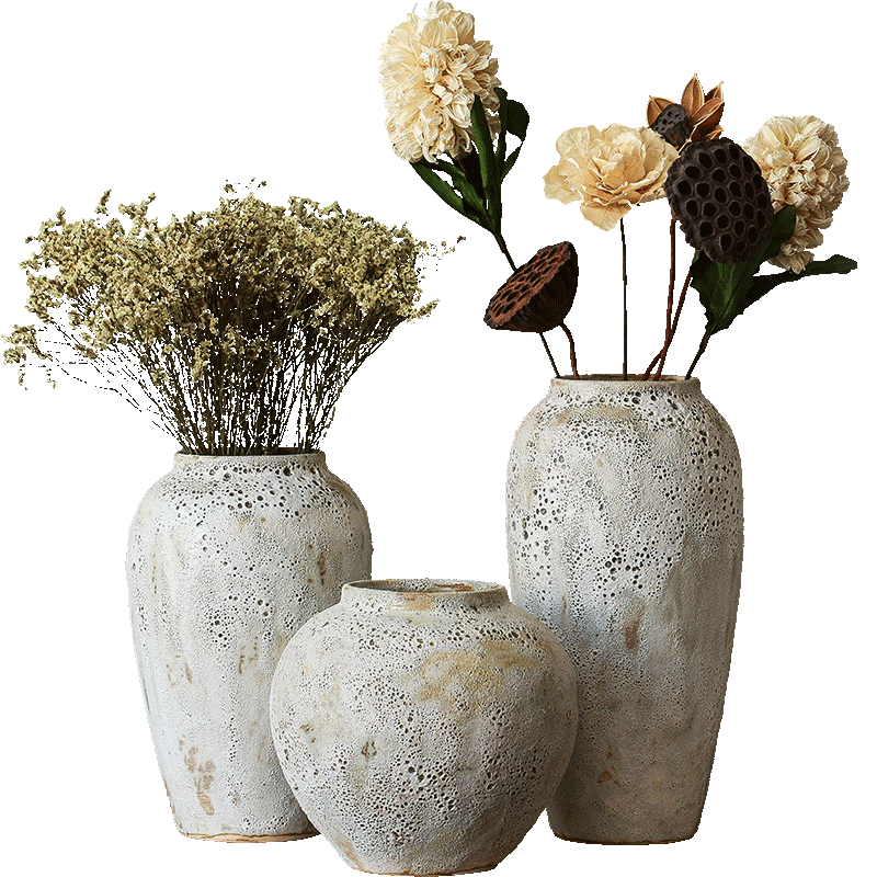 Beige vase i steintøy med små bobler