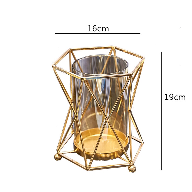 Transparent glassvase med geometrisk gullramme