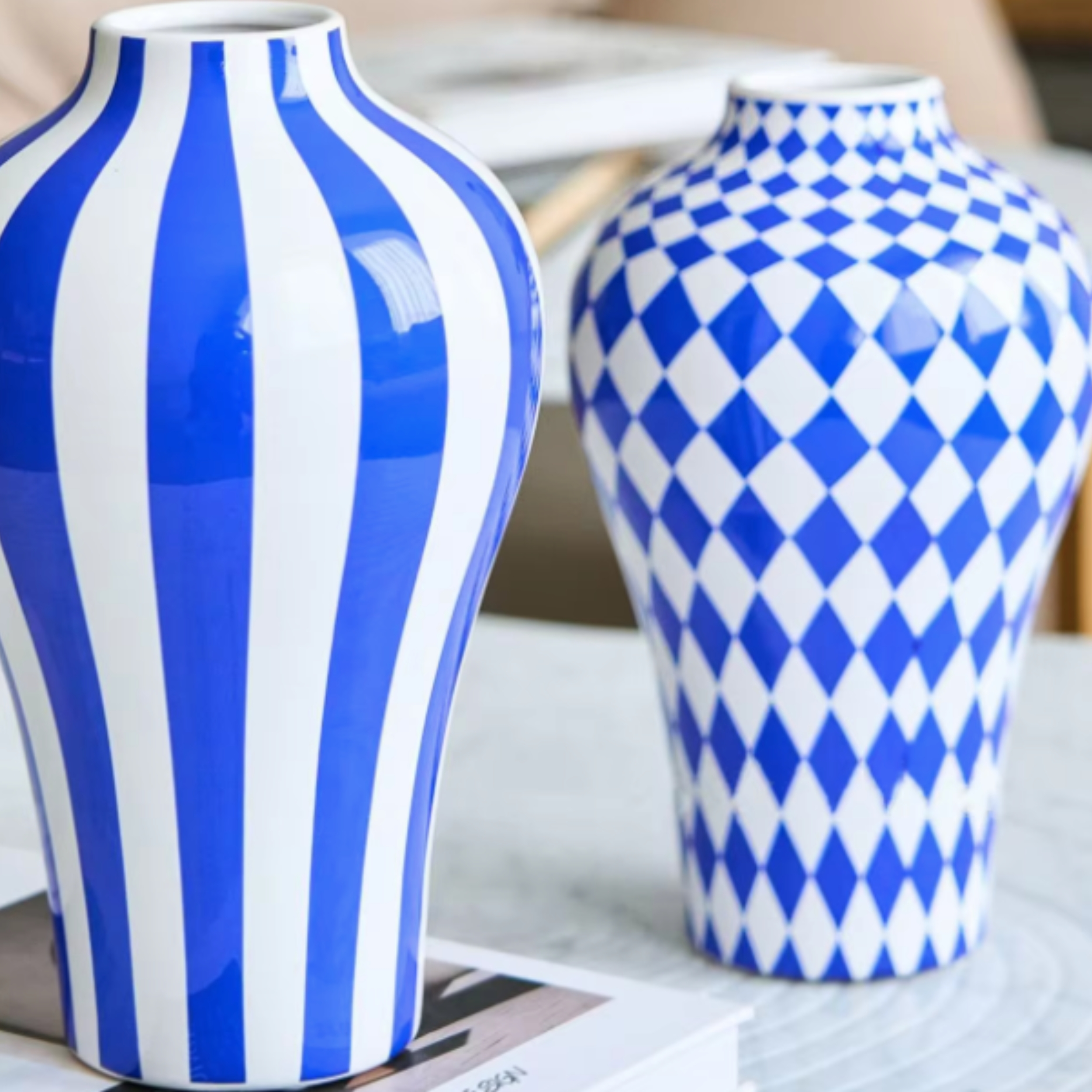 Vaso blu e bianco screziato