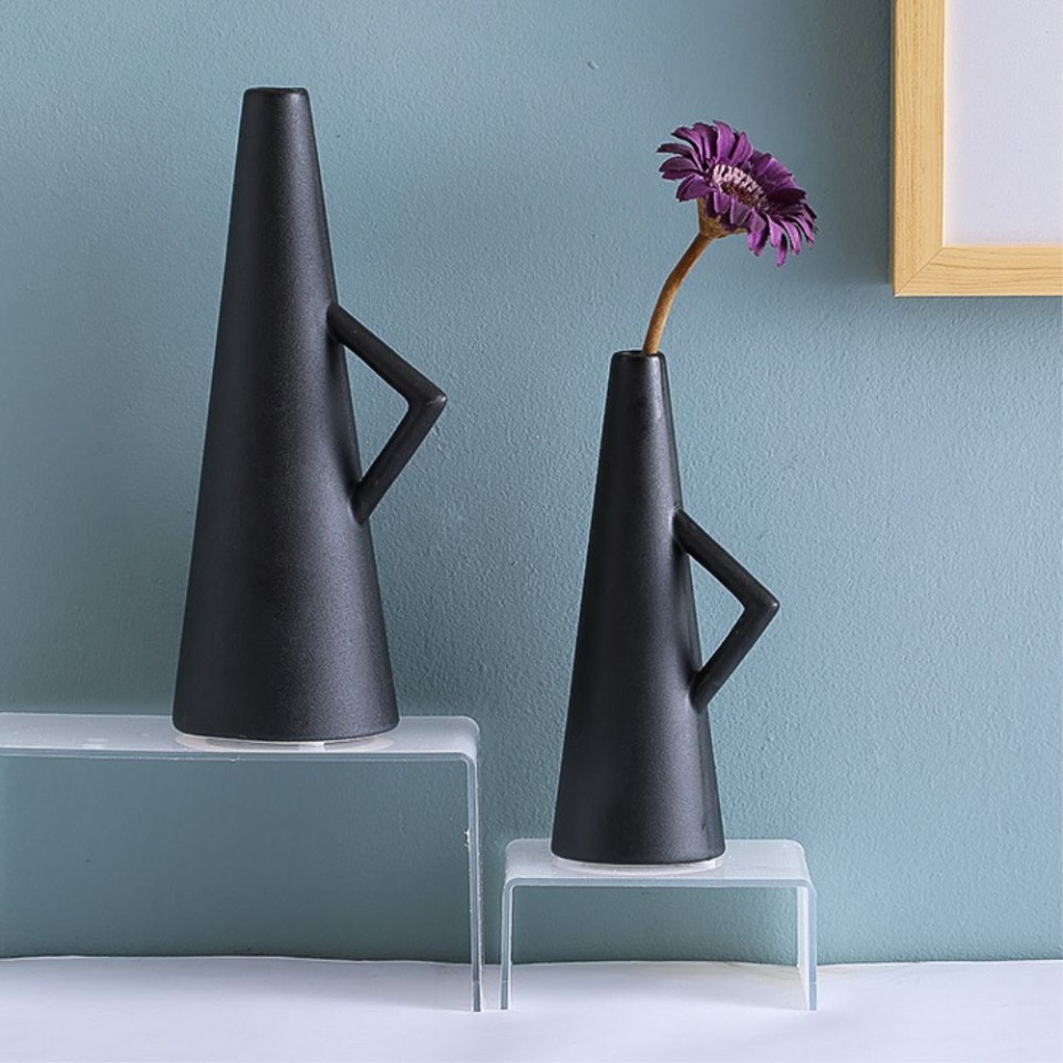 Moderne svart geometrisk vase